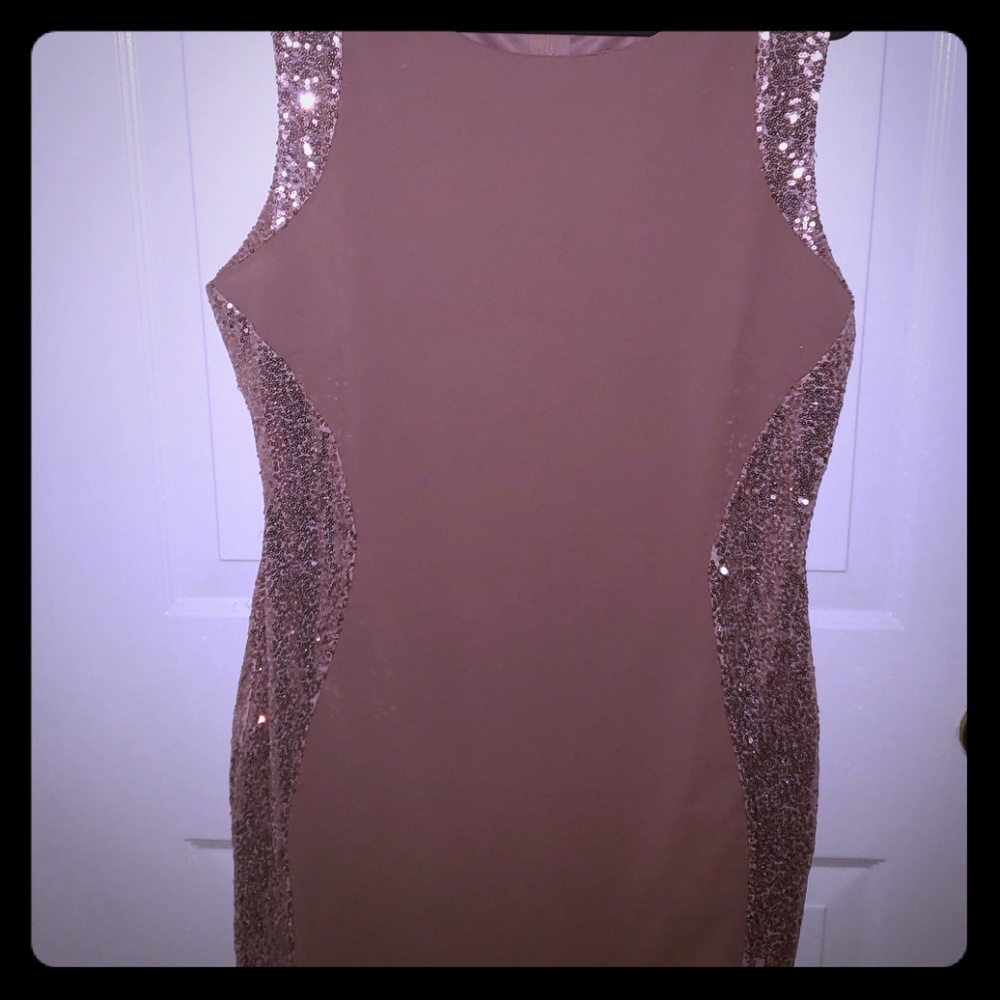 Rose gold/mauve sequin mini dress 😍😍